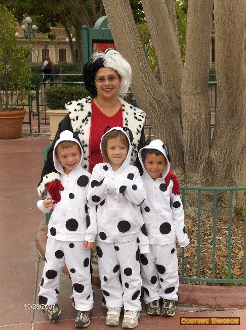 Cruella 3 Dalmatians